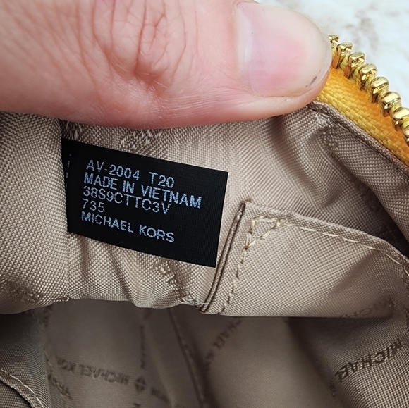 Michael Kors NWT white‎ monogram print yellow accents authentic large wallet - Picture 7 of 10